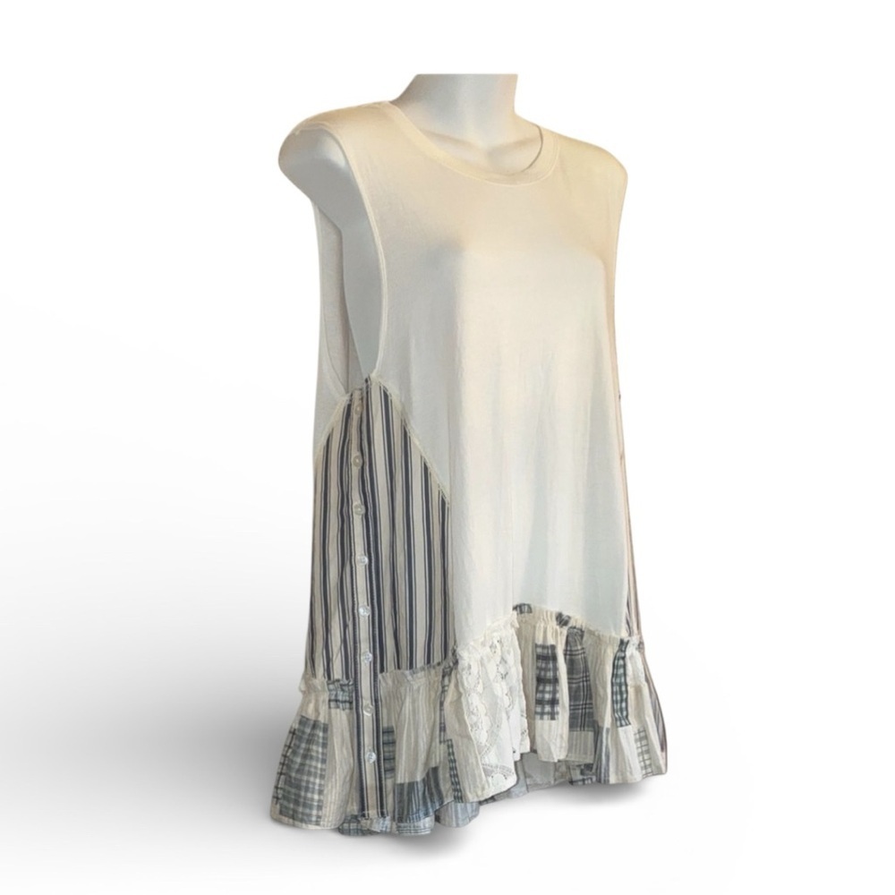 Anthro Pilcro blouse, Women XS, White with Blue Stripes, Sleeveless, ruffle. EUC
